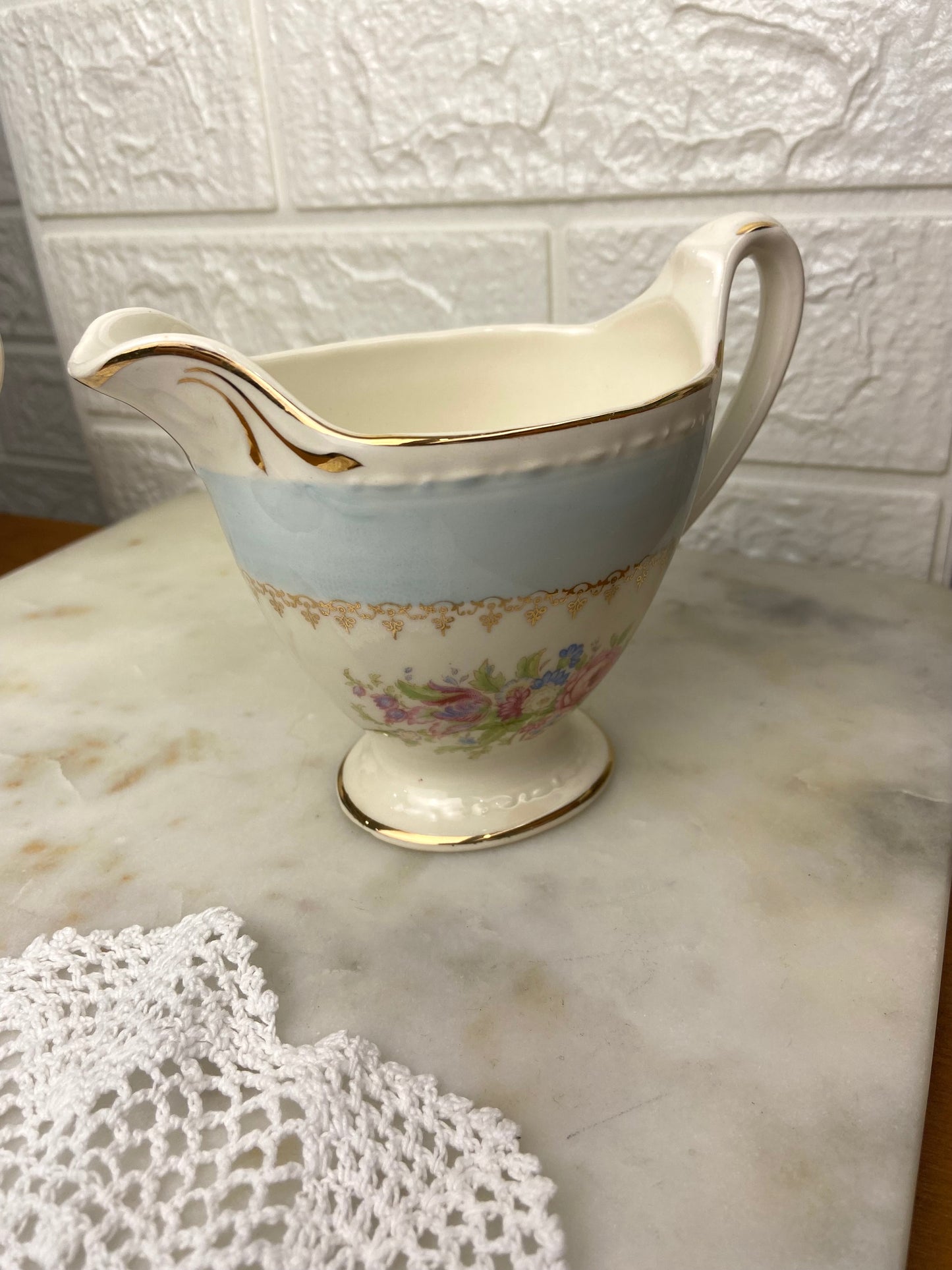 Homer Laughlin Creamer & Sugar Bowl in Eggshell Georgian Blue