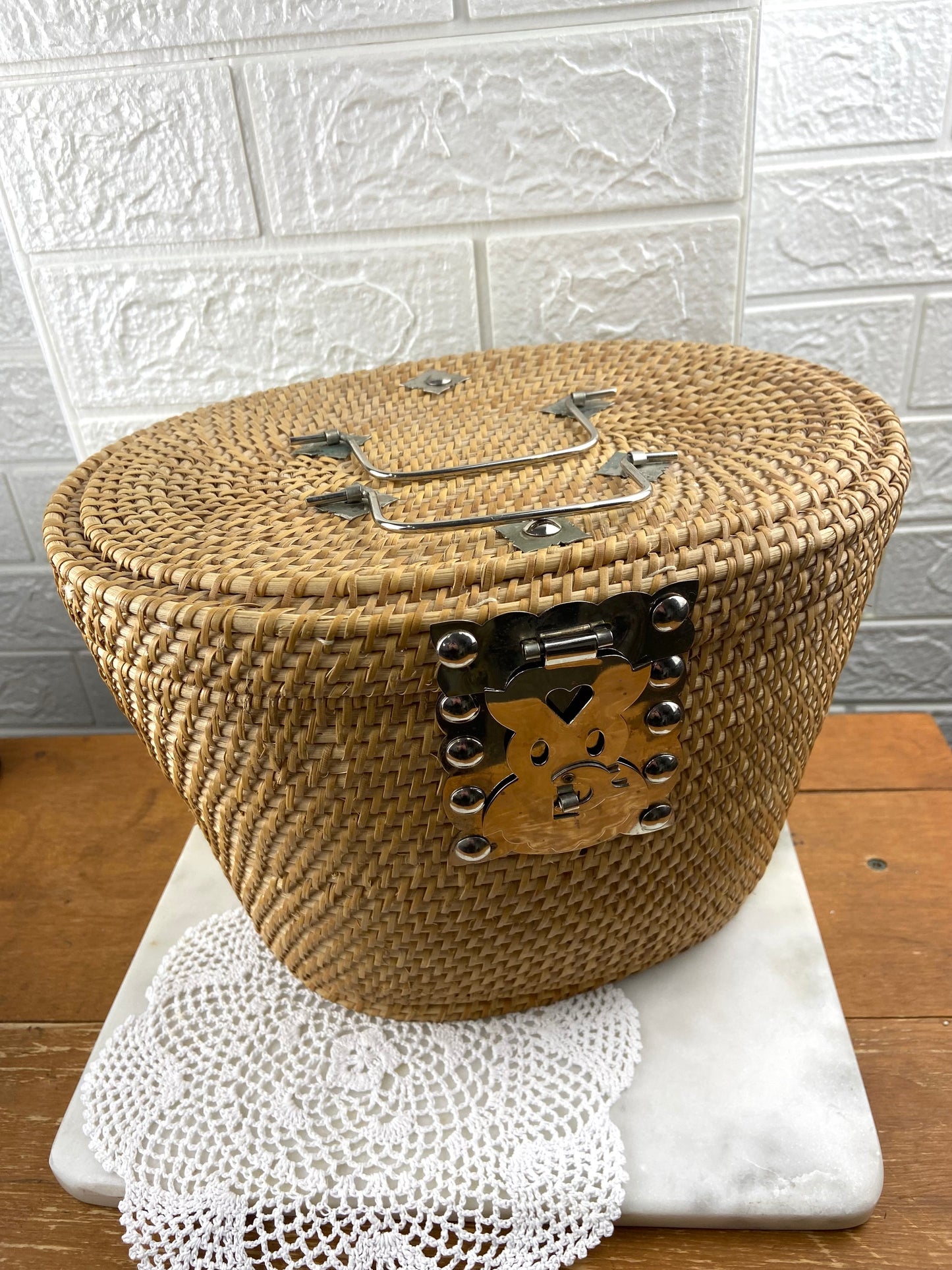 4 x Piece Chinese Tea Set with Padded Wicker Basket