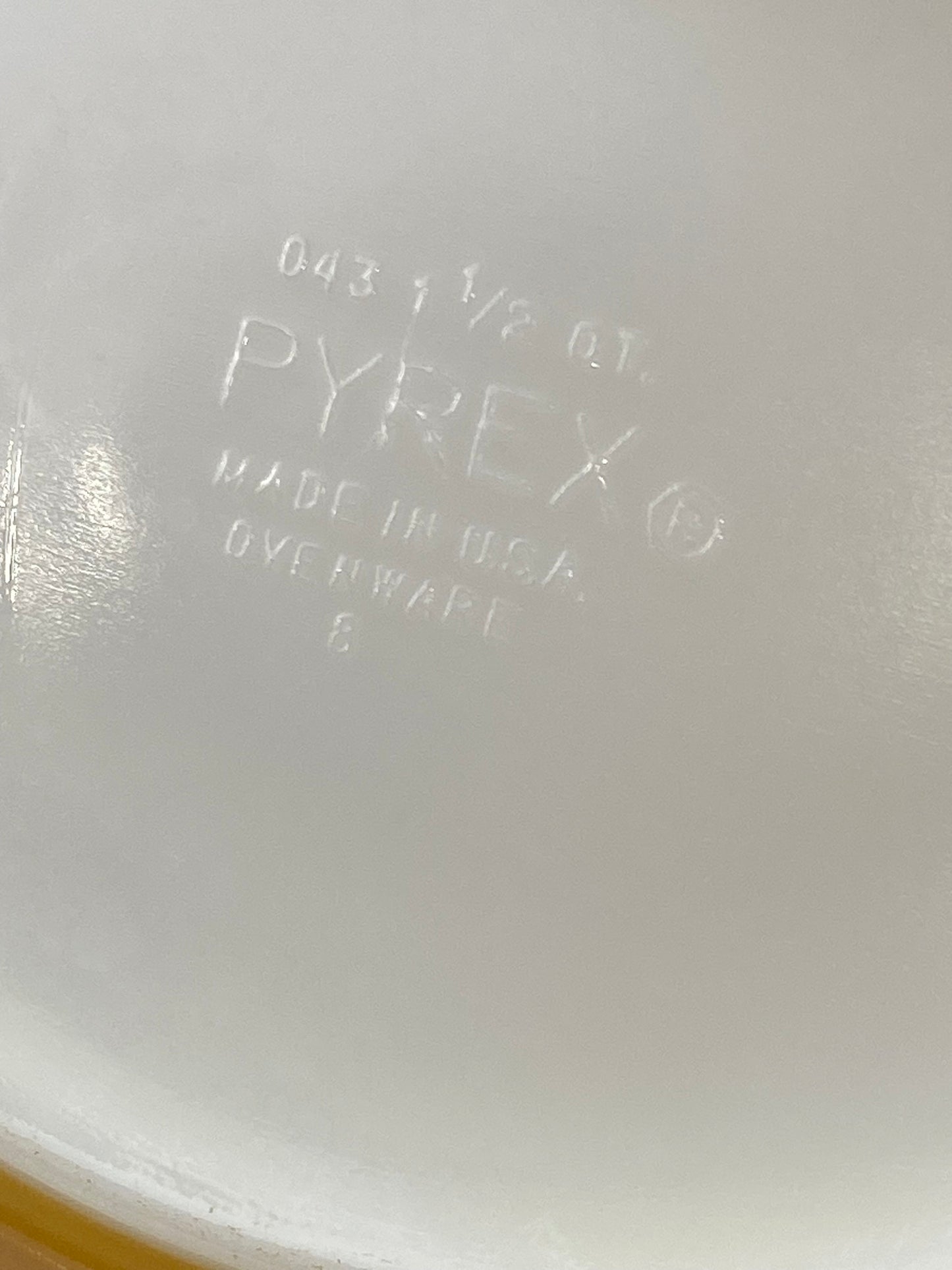 1970s PYREX Oval Casserole Dish with Lid | 1.5 Quart