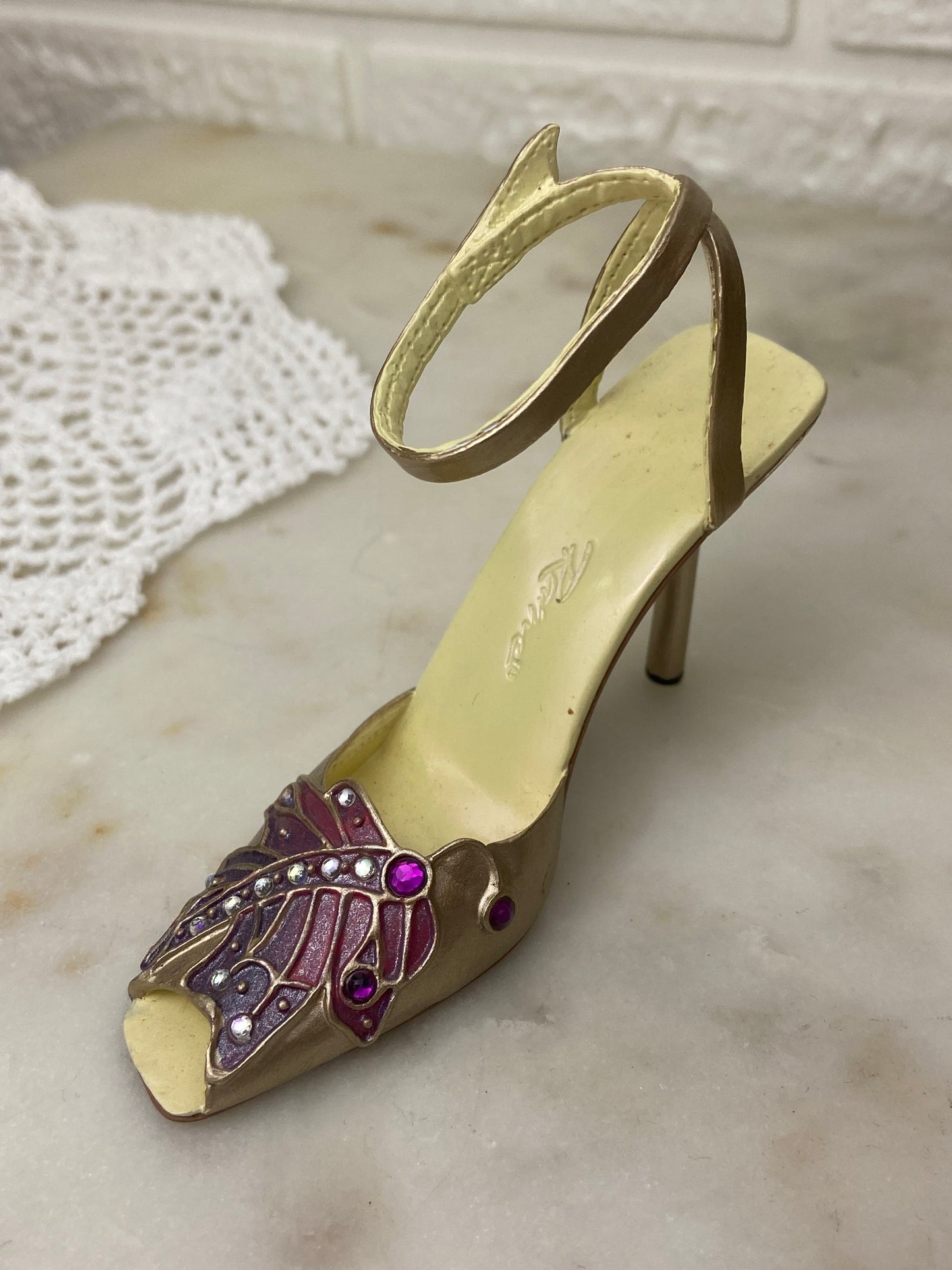 Just the Right Shoe by Raine