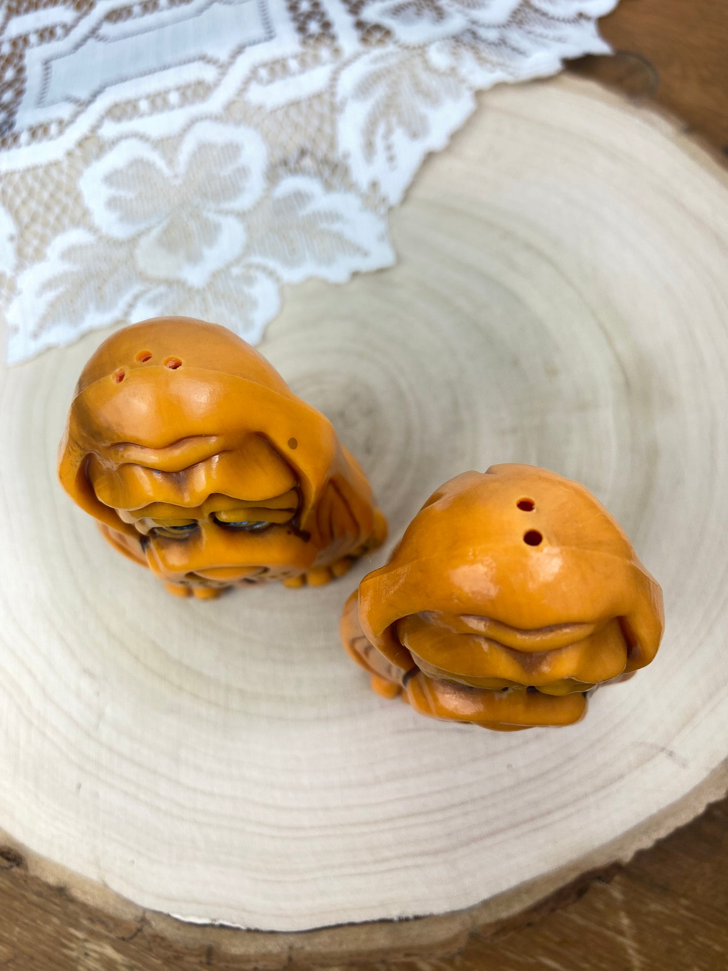 Sad Bassett Hound Plastic Salt & Pepper Shakers
