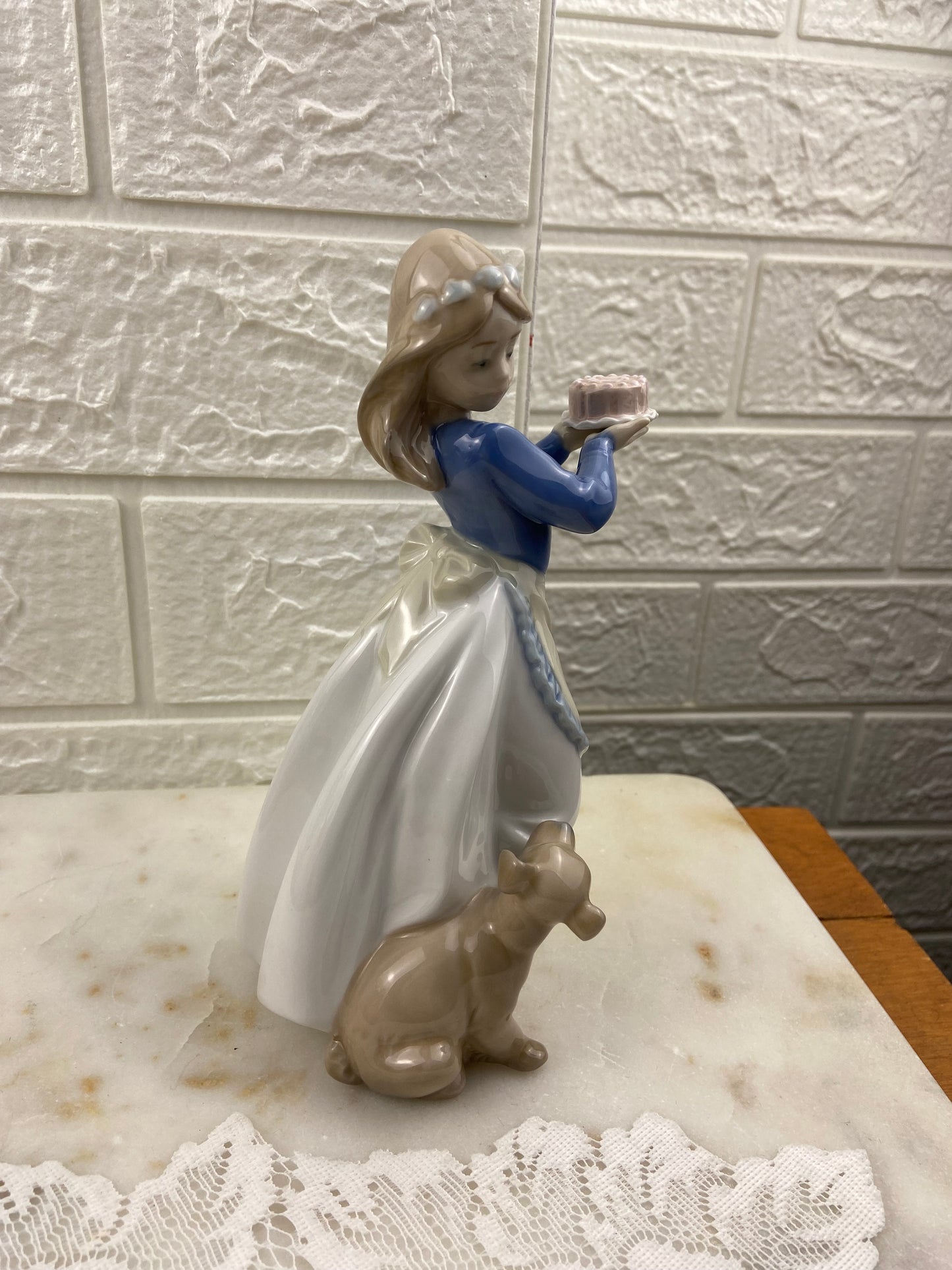 Lladro Porcelain Figurine | Puppy’s Birthday, Girl with Cake #1045
