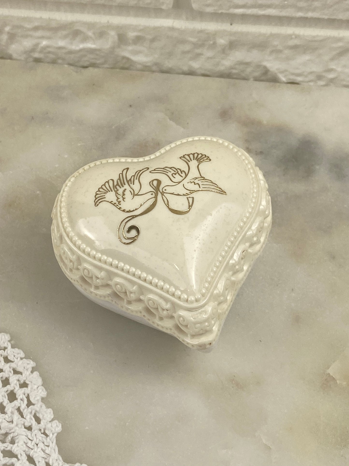 Vintage Avon | Milk Glass Heart Crème Sachet (Empty)