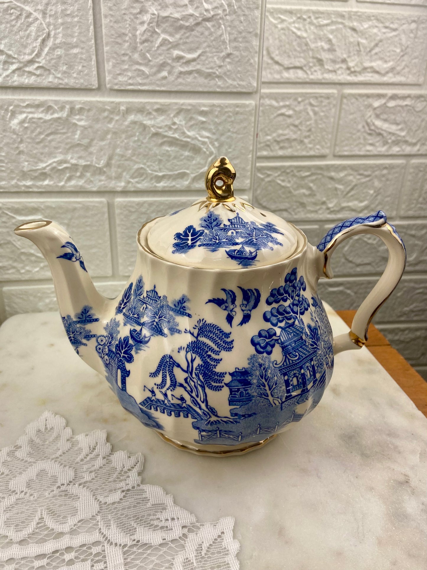 Sadler Porcelain Teapot | Blue Willow Pattern