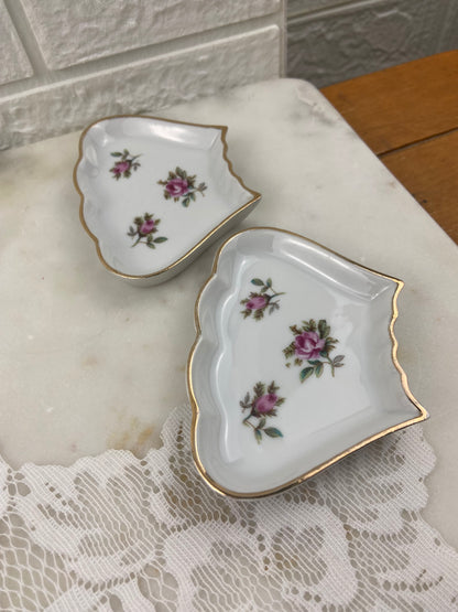 Pair of Wing-Shaped Fine Porcelain Bone Plates