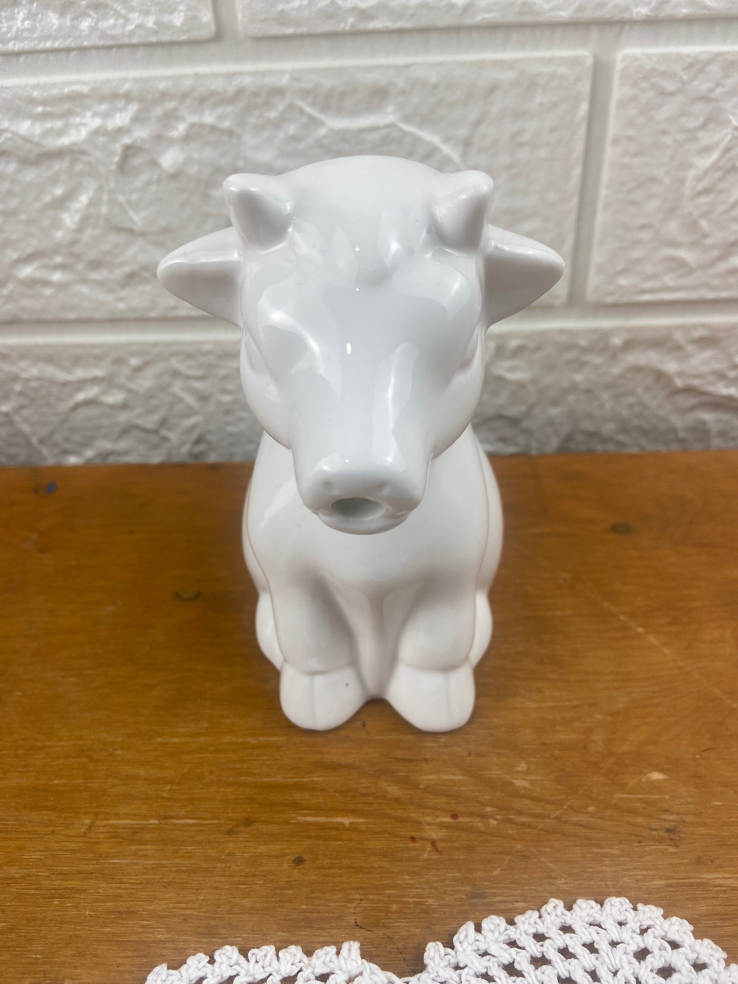 Maxwell & Williams Ceramic Sitting Cow Creamer