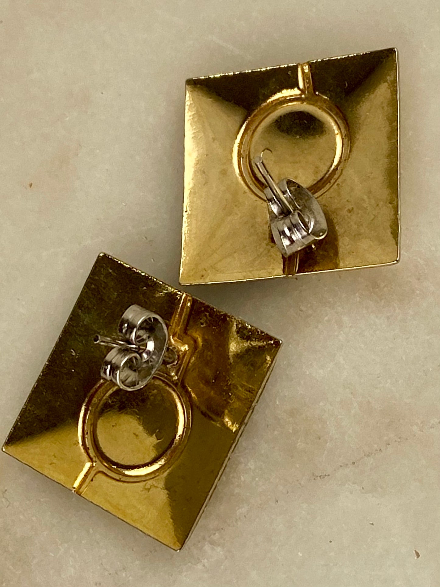 Retro-Style Metal Earrings [Posts]