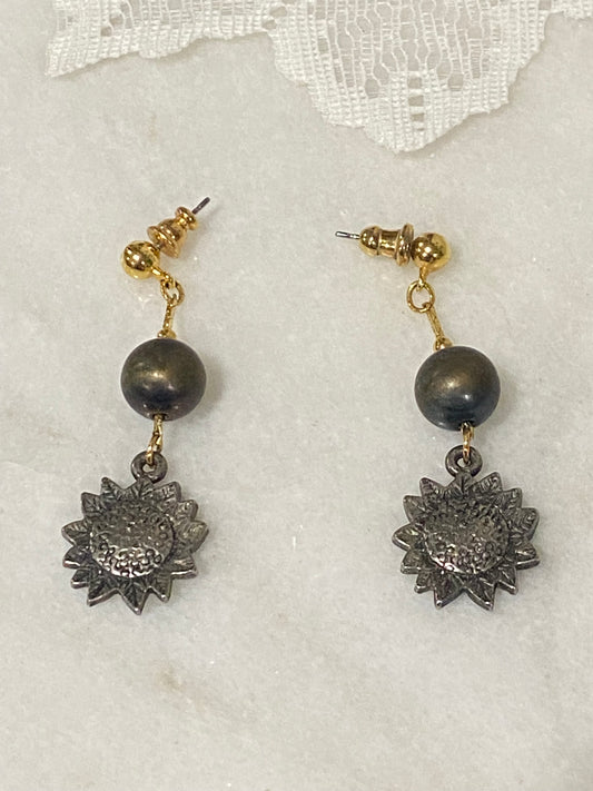 Metal Sunflower Dangle Earrings [Posts]