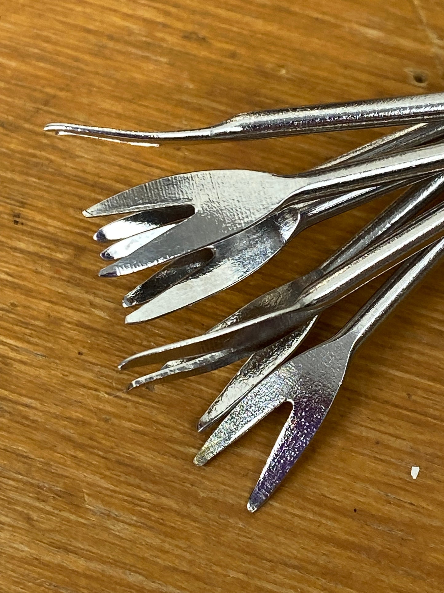 Metal  Cocktail Forks with Seashell Embellishment (Set of 7)