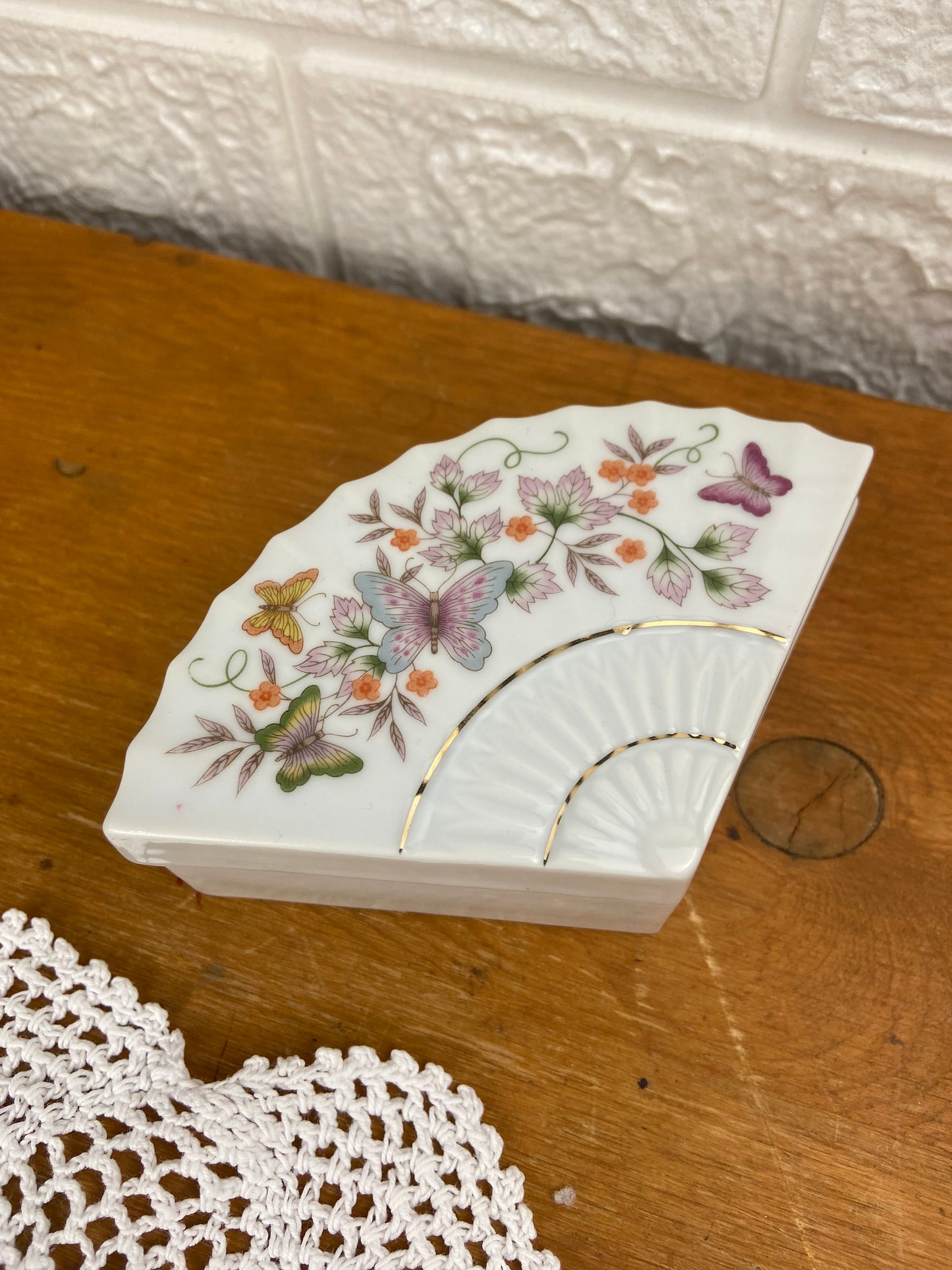 Vintage Avon | Porcelain Fan-Shaped Trinket Box