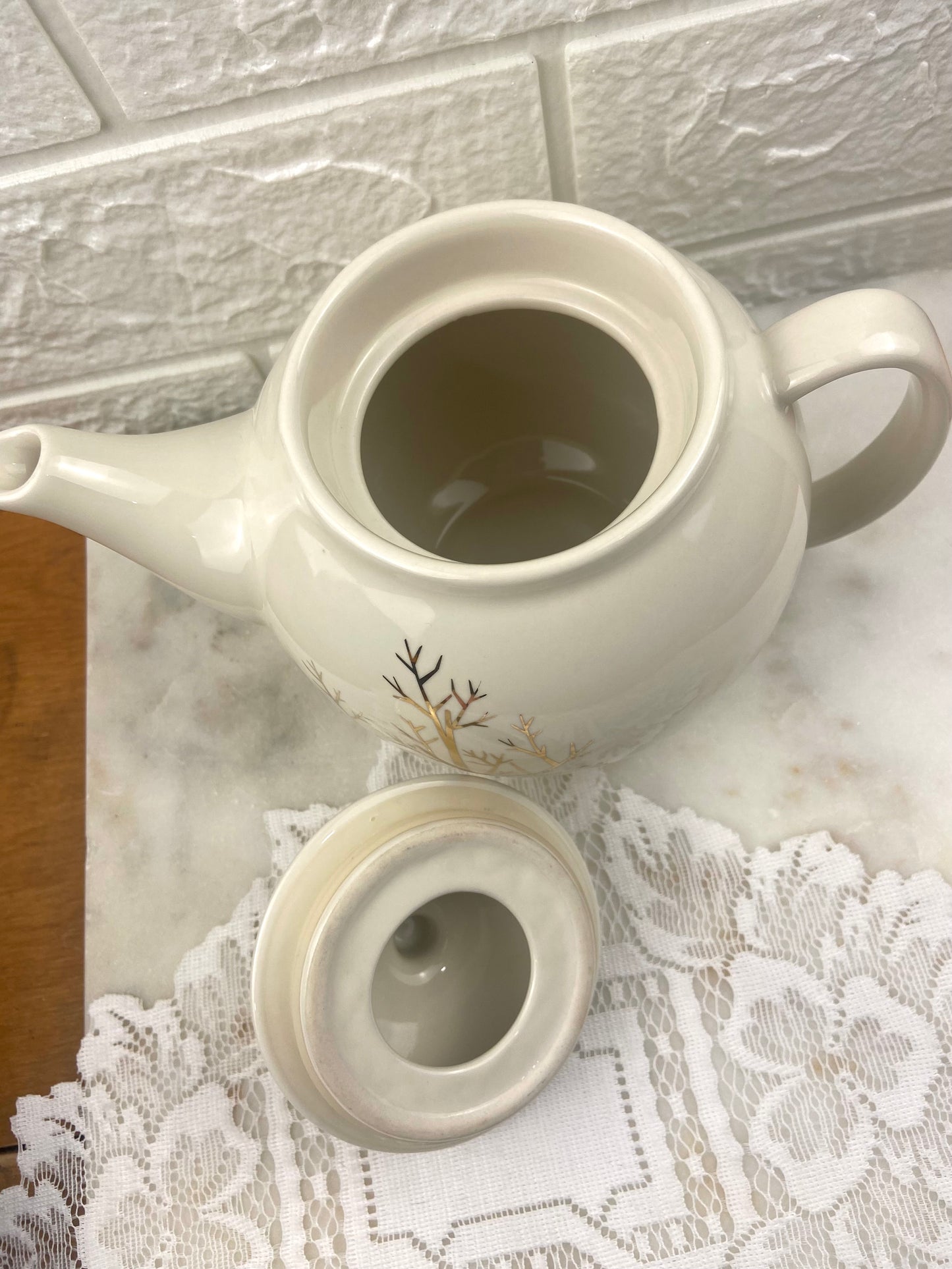 Ivory and Gold Coloured Teapot by David’s Tea