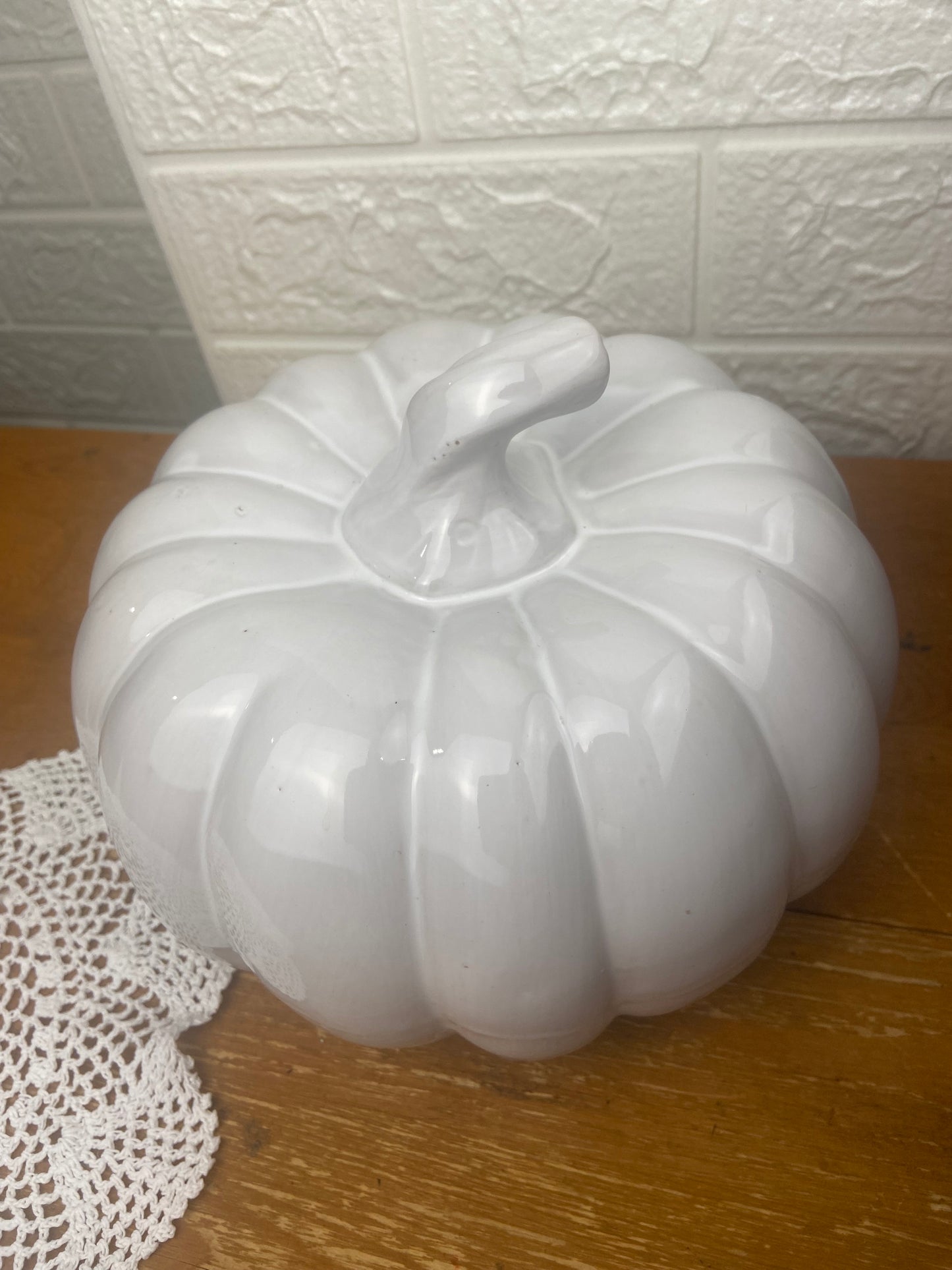 White Ceramic Pumpin