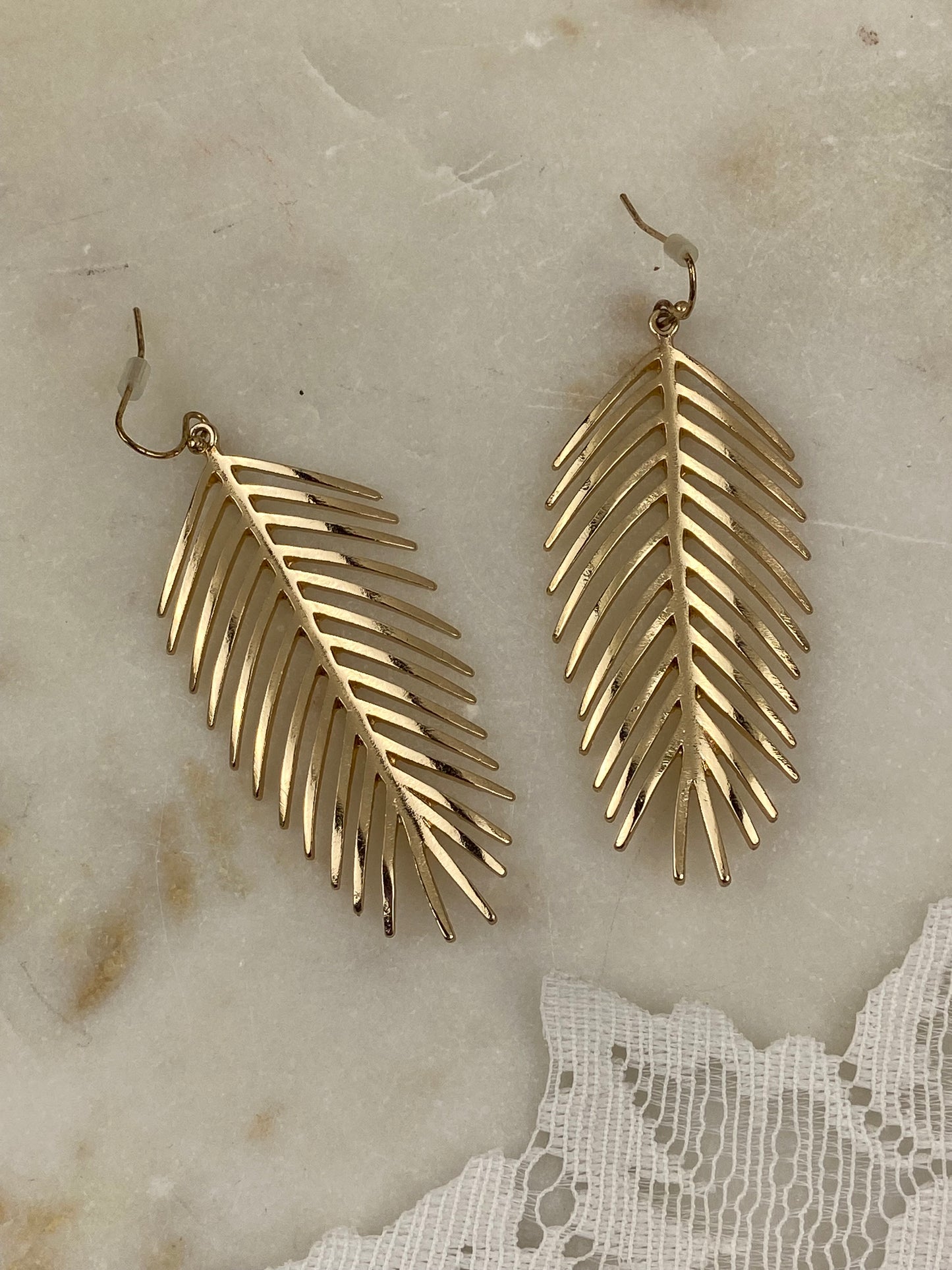 Gold Tone Feather Dangle  [Hooks]