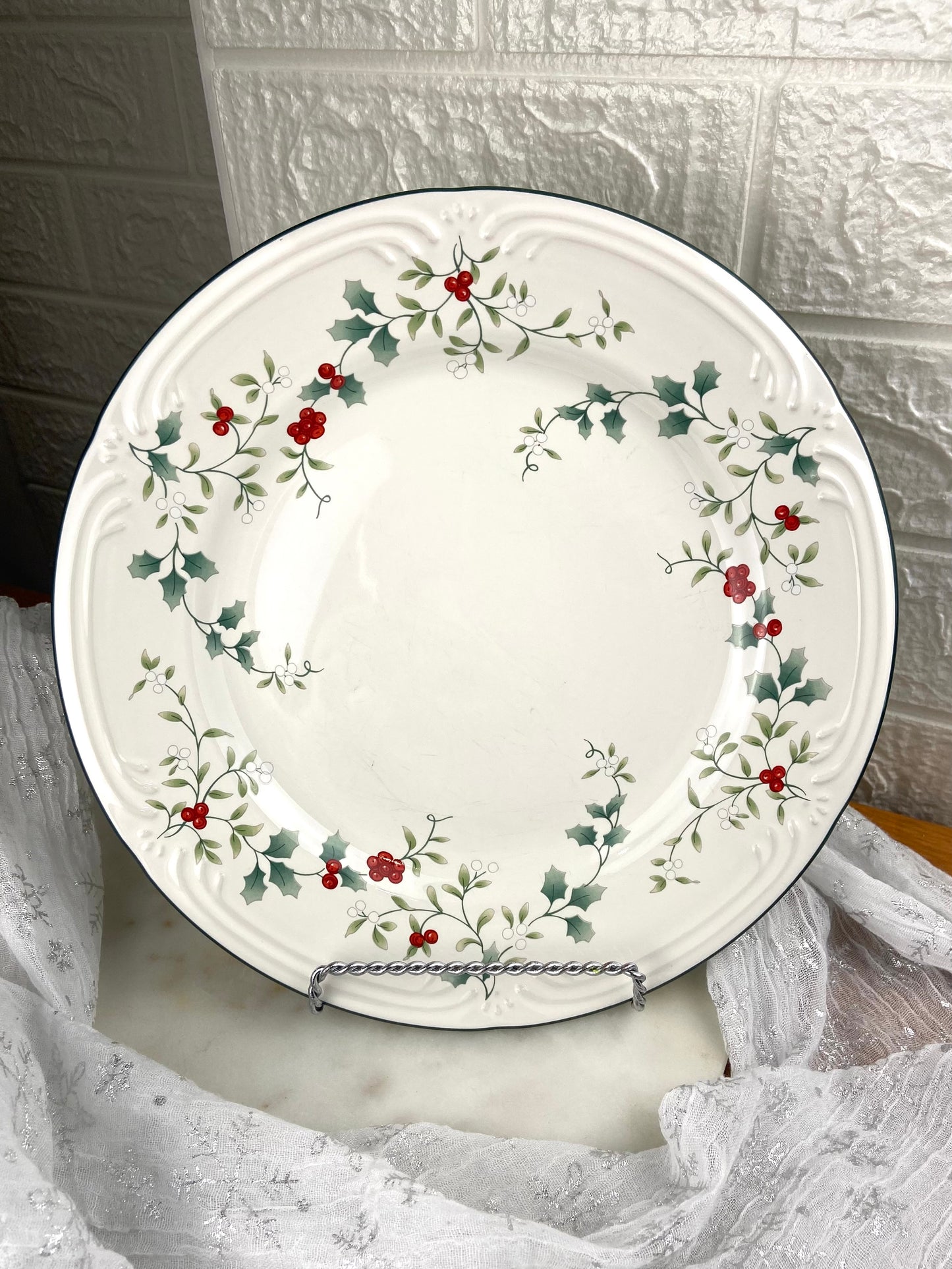 1 x Place Setting ‘Winterberry’ Christmas Dinner Set by Pfaltzgraff