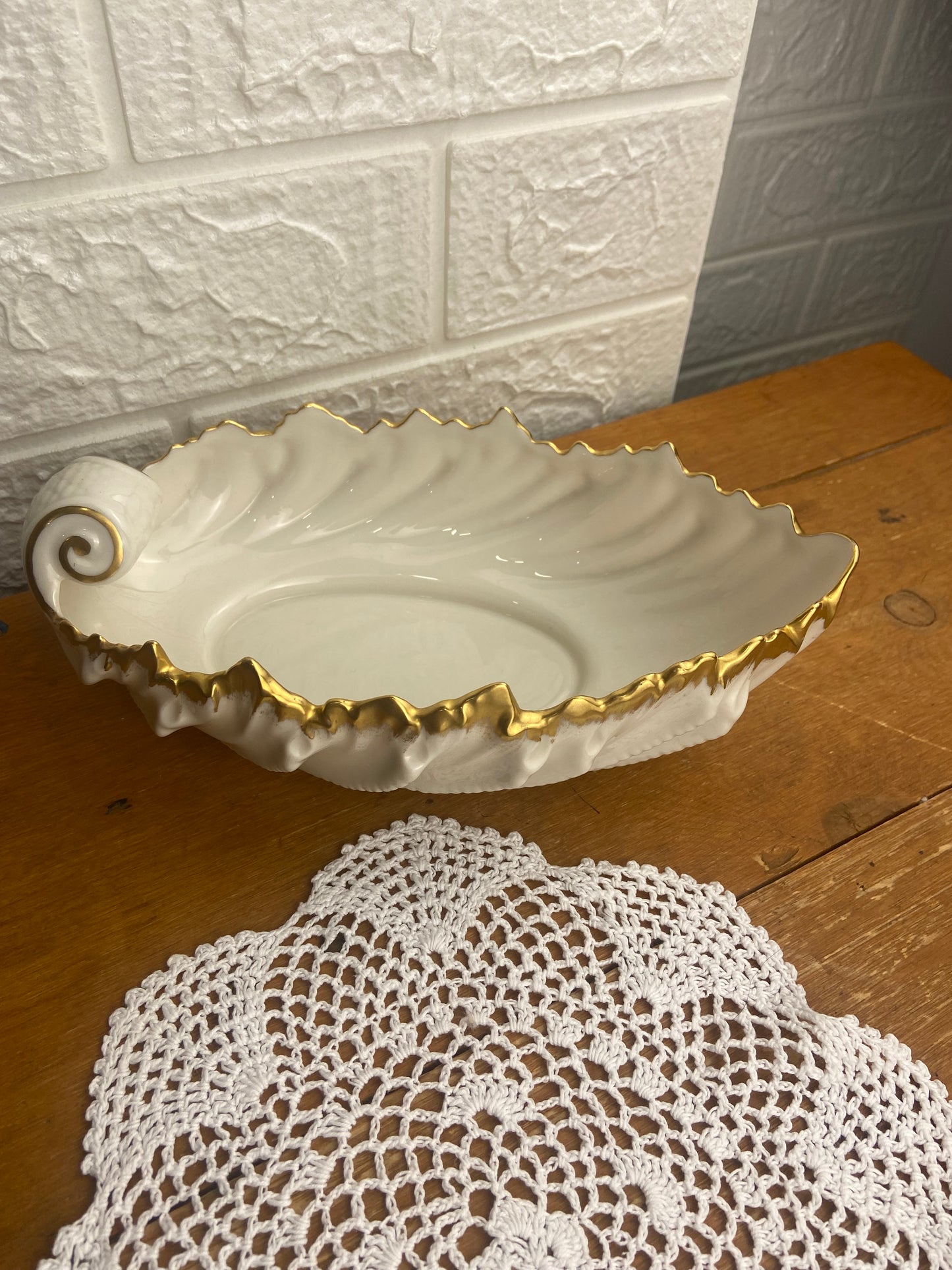Lenox Acanthus Leaf Dish with 24K Gold Trim