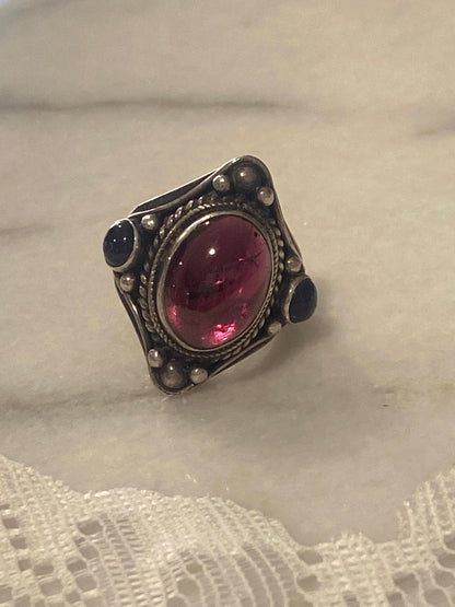 Sterling Silver Bohemian Ring with Rope Twist Detail | Clear Pinkish- Red Cabochon