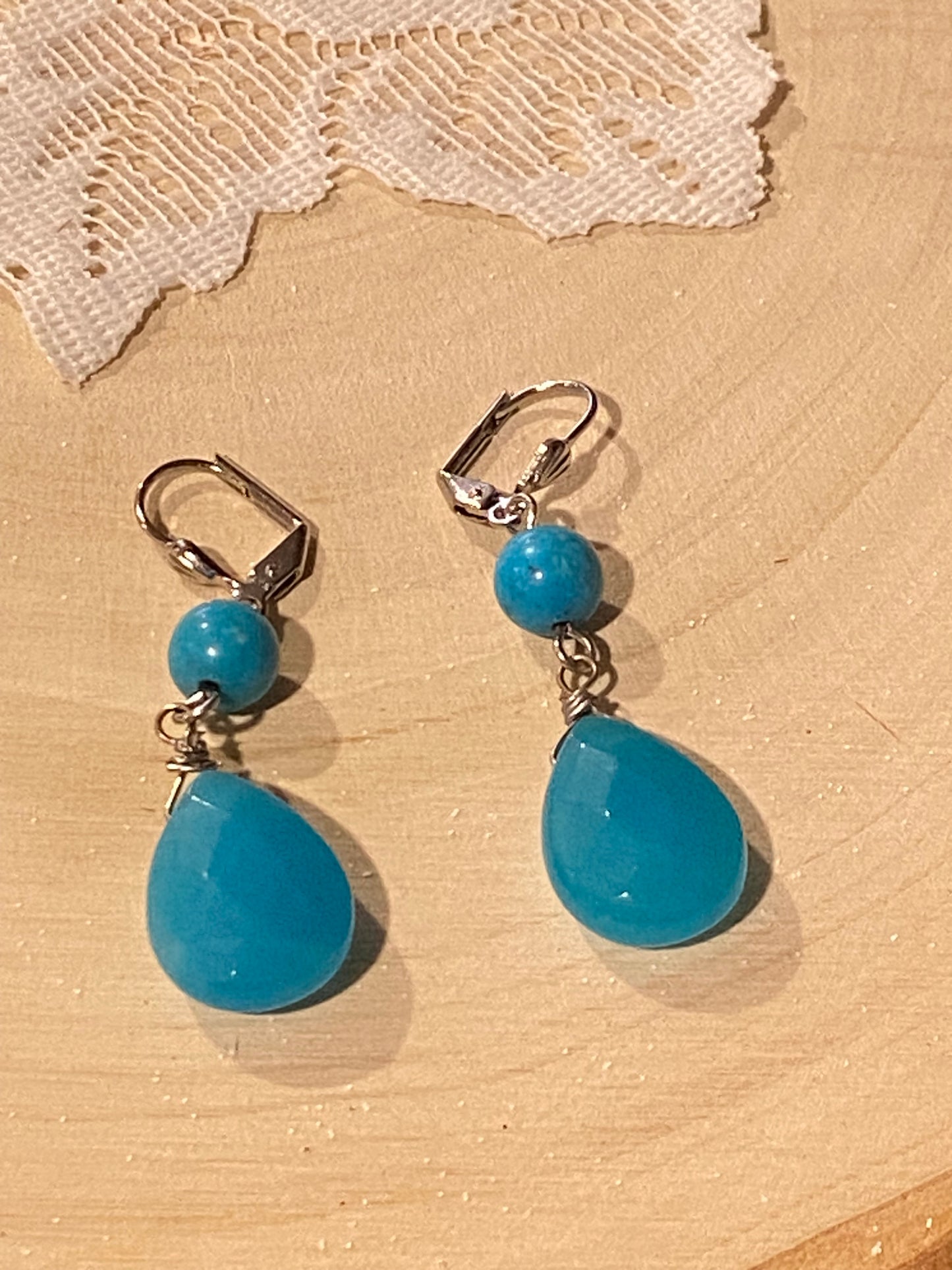 Faceted Light Blue Stone Earrings [Lever]
