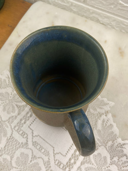 Large Stoneware Coffee Mug with ‘Canada’ Embelishment