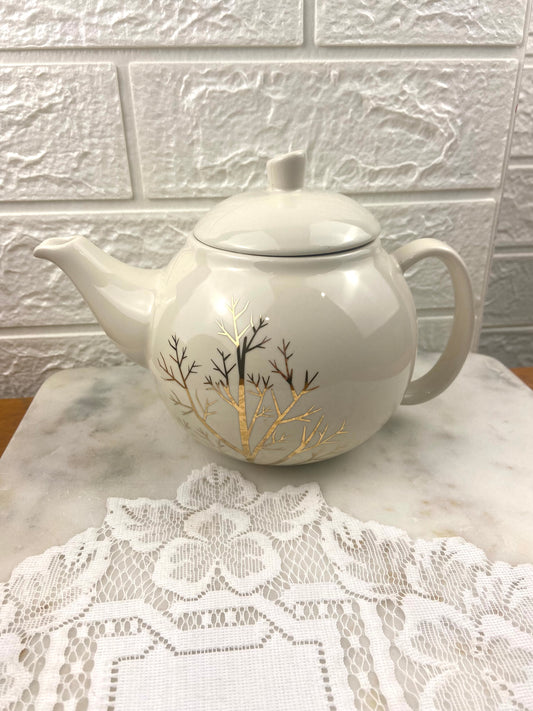 Ivory and Gold Coloured Teapot by David’s Tea