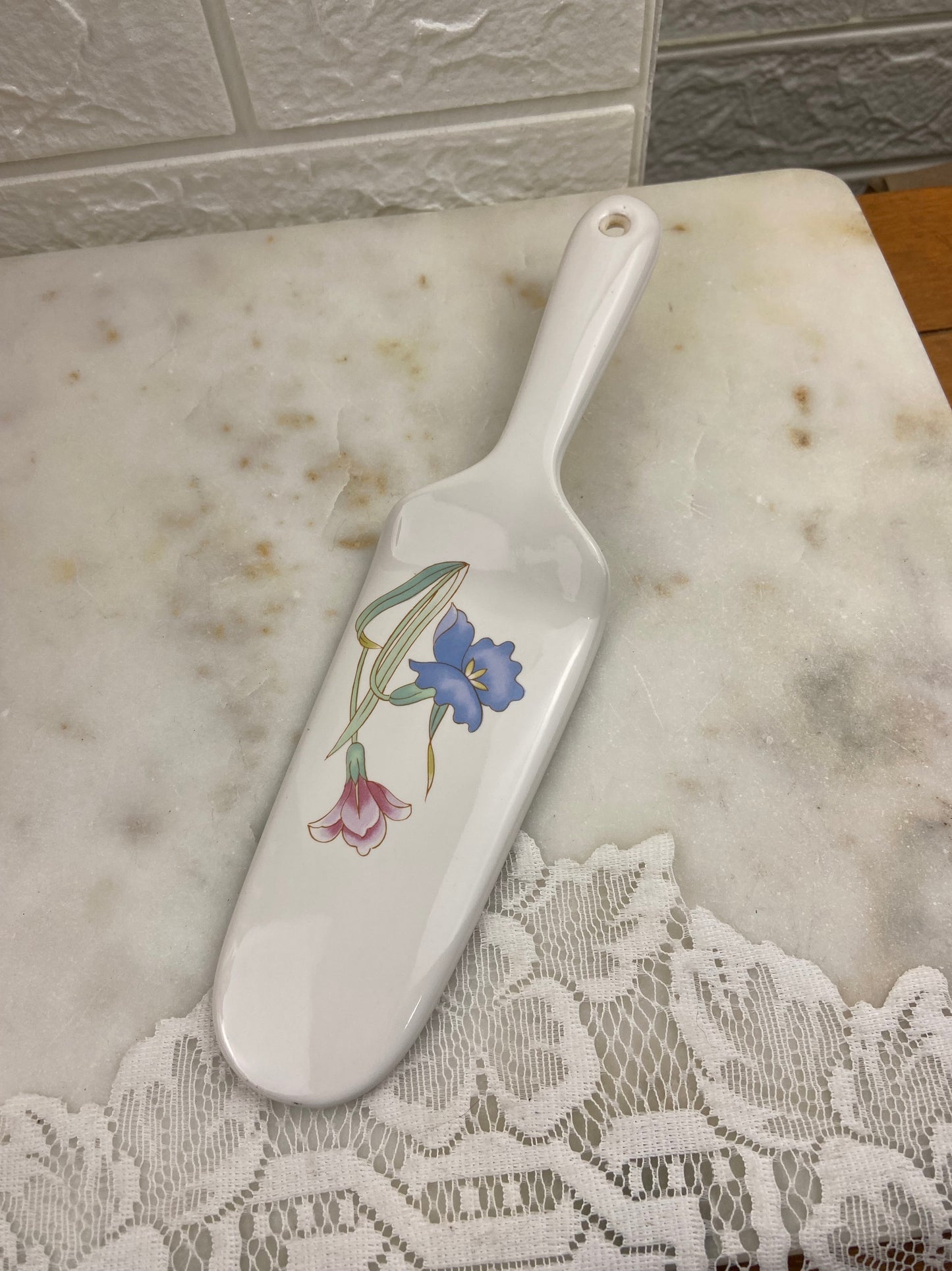 Porcelain Pie / Cake Server | Floral Design