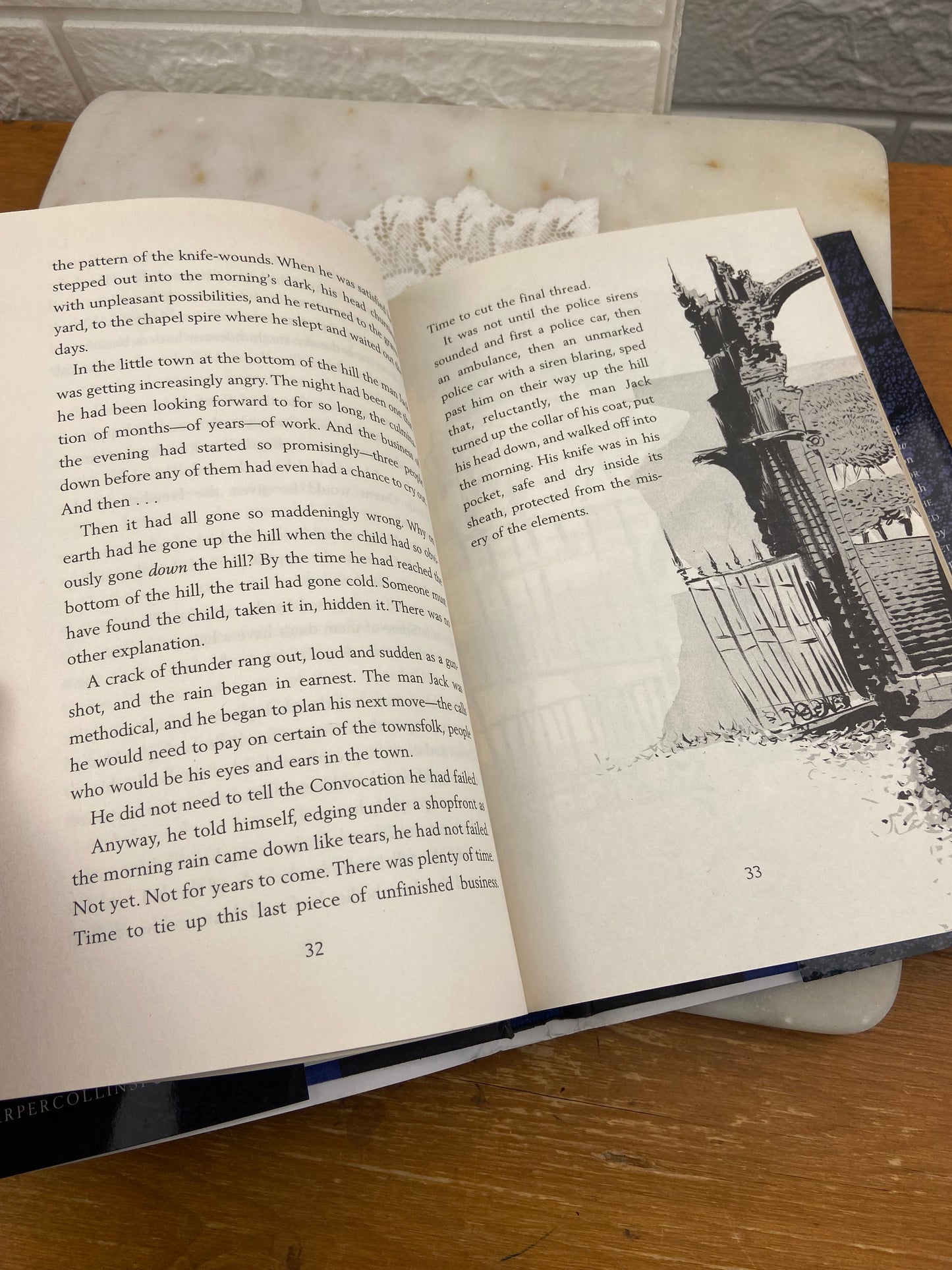 The Graveyard Book by Neil Gaiman [Hardcover]