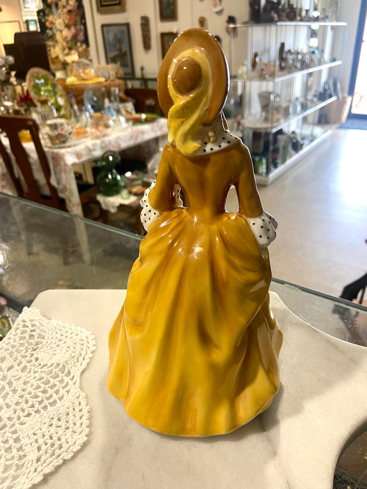 Porcelain Figurine ‘Sandra’ (HN2275) by Royal Doulton