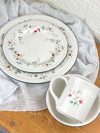 1 x Place Setting ‘Winterberry’ Christmas Dinner Set by Pfaltzgraff