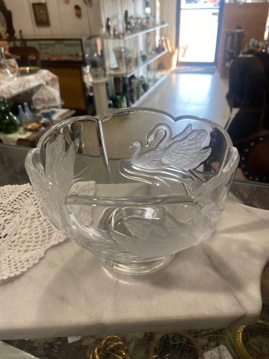 Footed Crystal Bowl with Frosted Swans by Teleflora, France