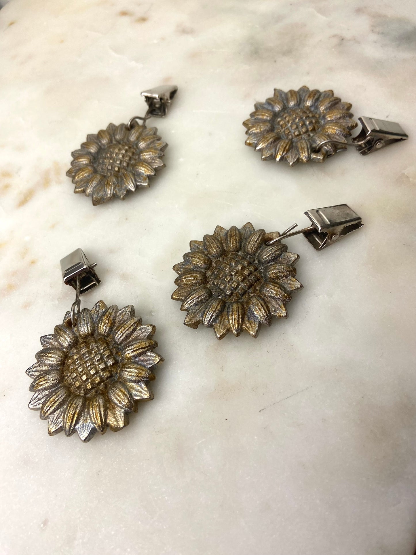 Set of 4 Sunflower-Shaped Tablecloth Weights