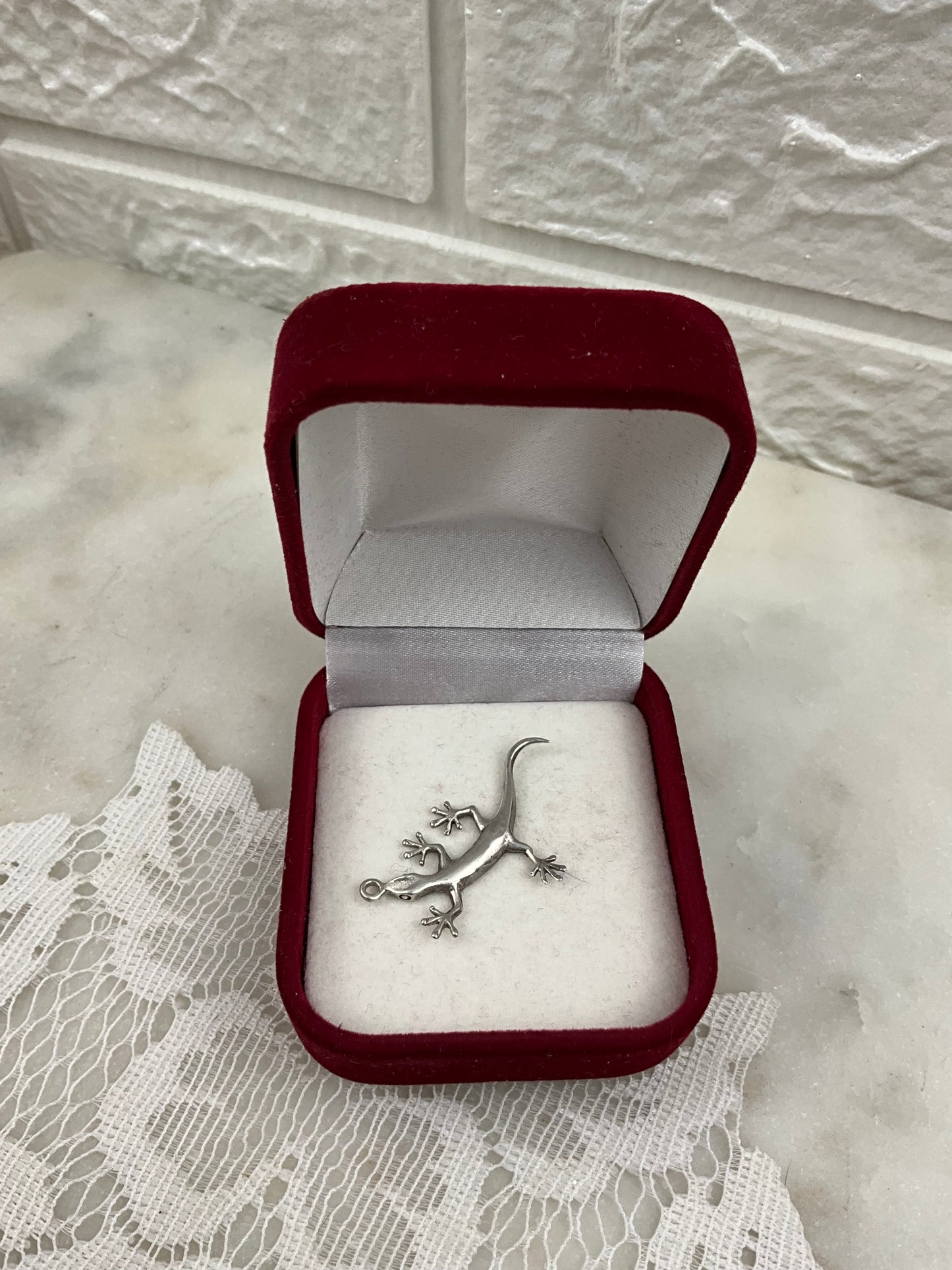 Sterling Silver Gecko Pendant in Red Velvet Box | 925