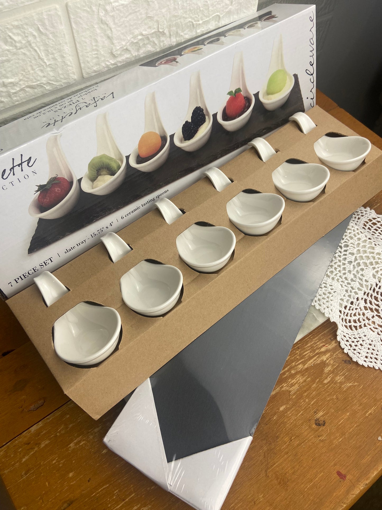 7 Piece Serving Set with 6 x Ceramic Tasting Spoons and Slate Tray