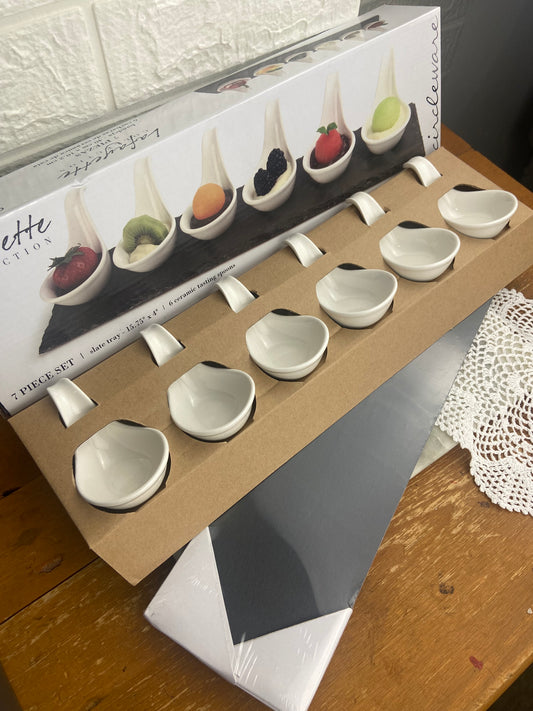 7 Piece Serving Set with 6 x Ceramic Tasting Spoons and Slate Tray
