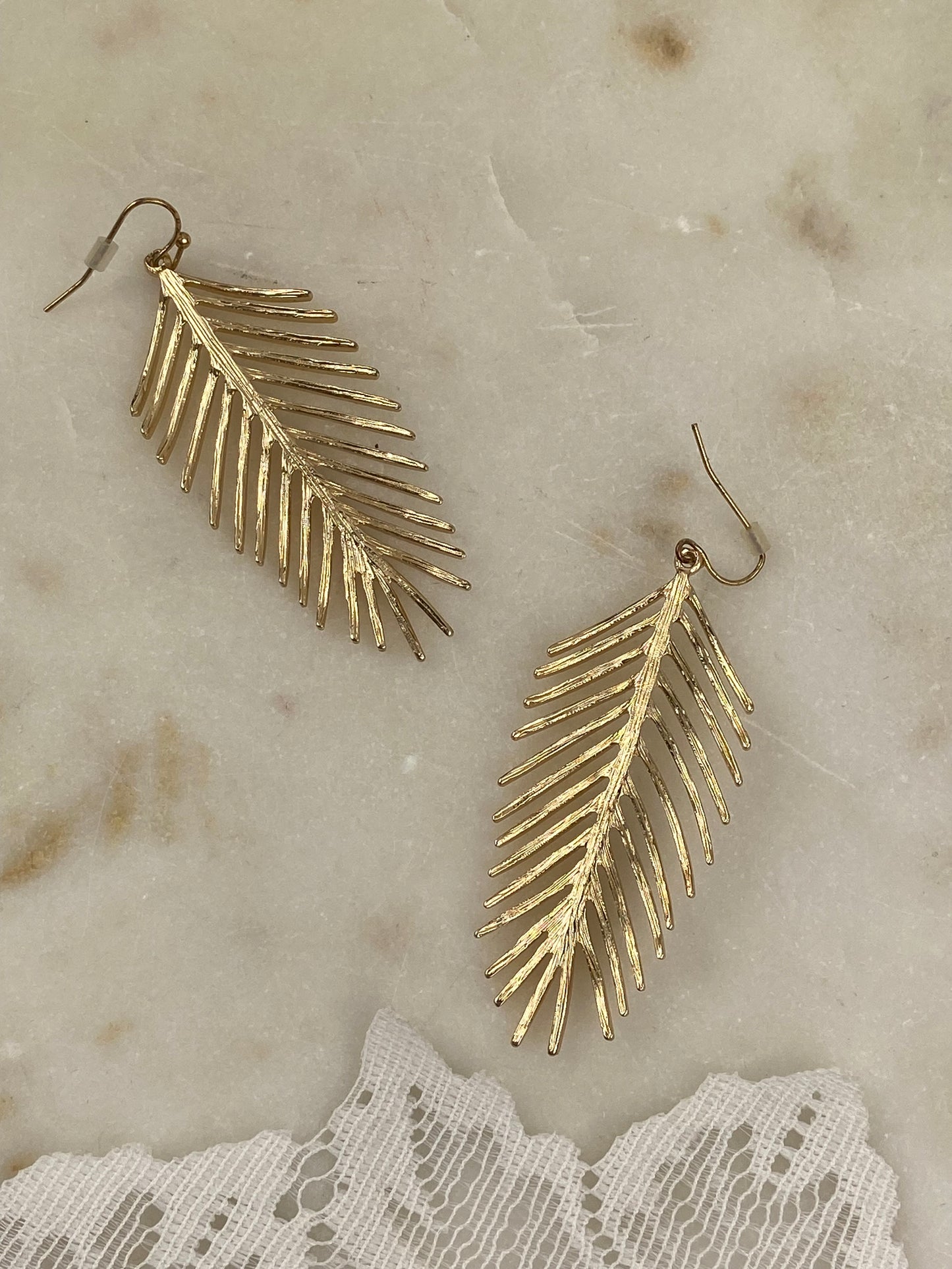 Gold Tone Feather Dangle  [Hooks]