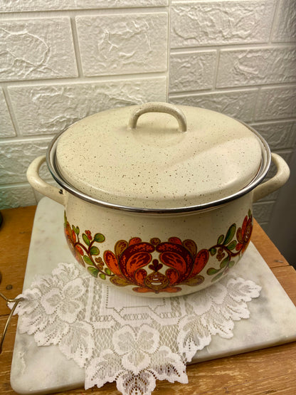 9.75” MCM Double-Handled Enamel Cooking Pot with Lid