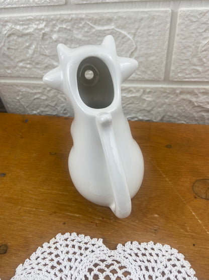 Maxwell & Williams Ceramic Sitting Cow Creamer
