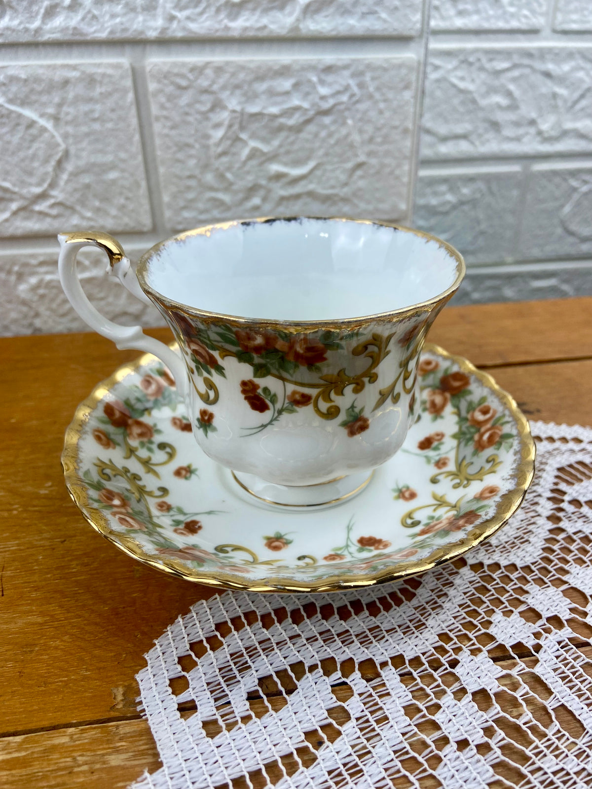 Royal Albert Belinda Teacup and Saucer | Sheraton Series