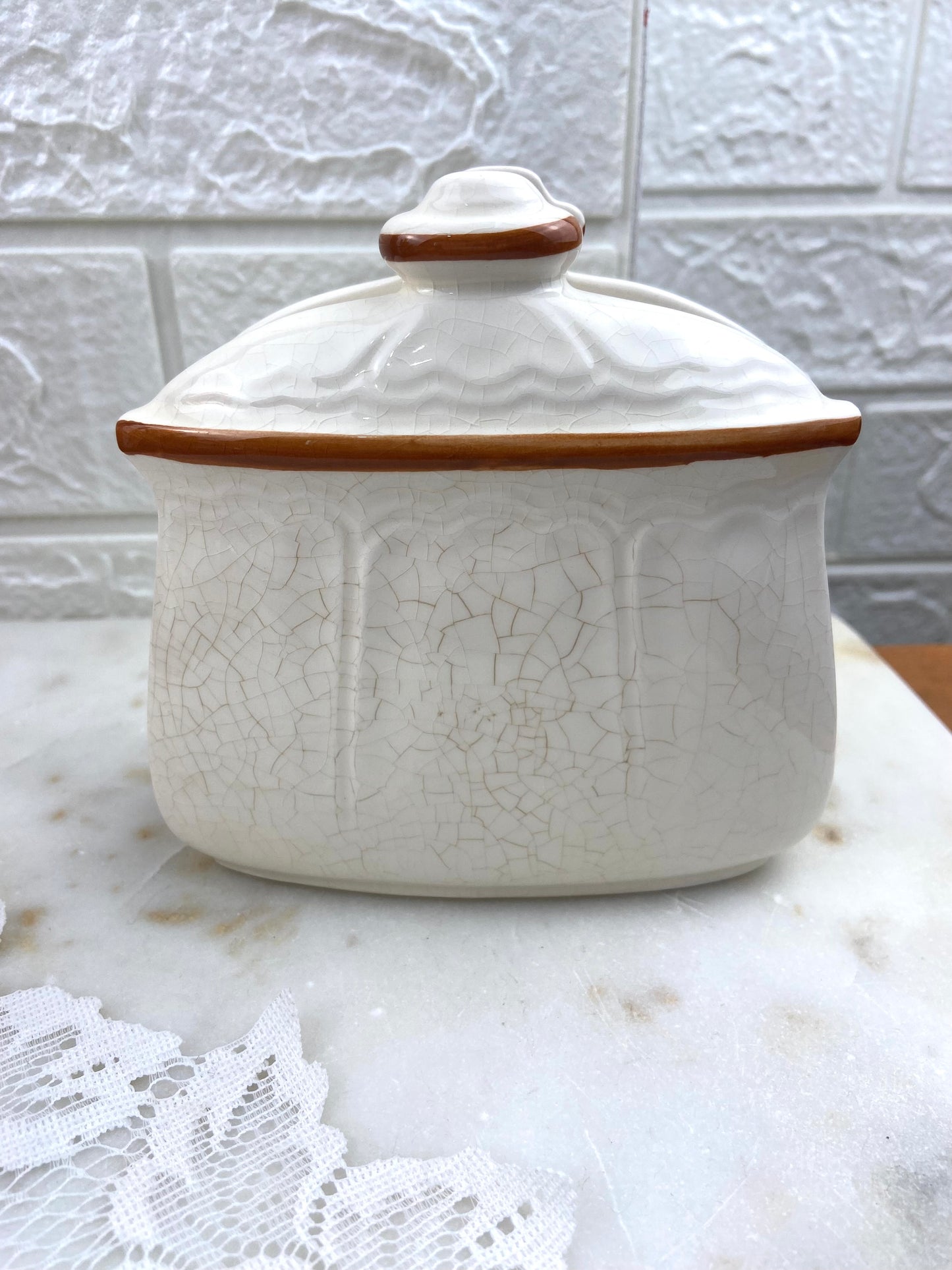 Jamestown Country Home Ceramic Napkin Holder