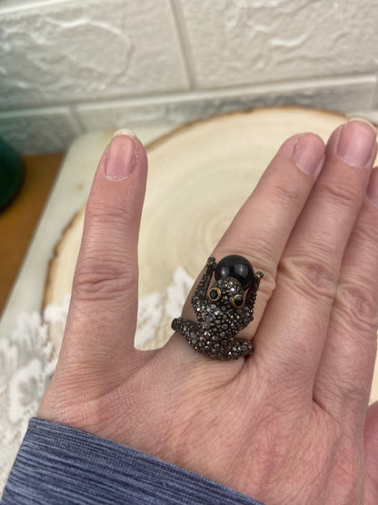 Vintage Avon ‘Wild Safari Critters’ |Metal Frog Ring with Faux Onyx Spinning Black Ball [Size 7]