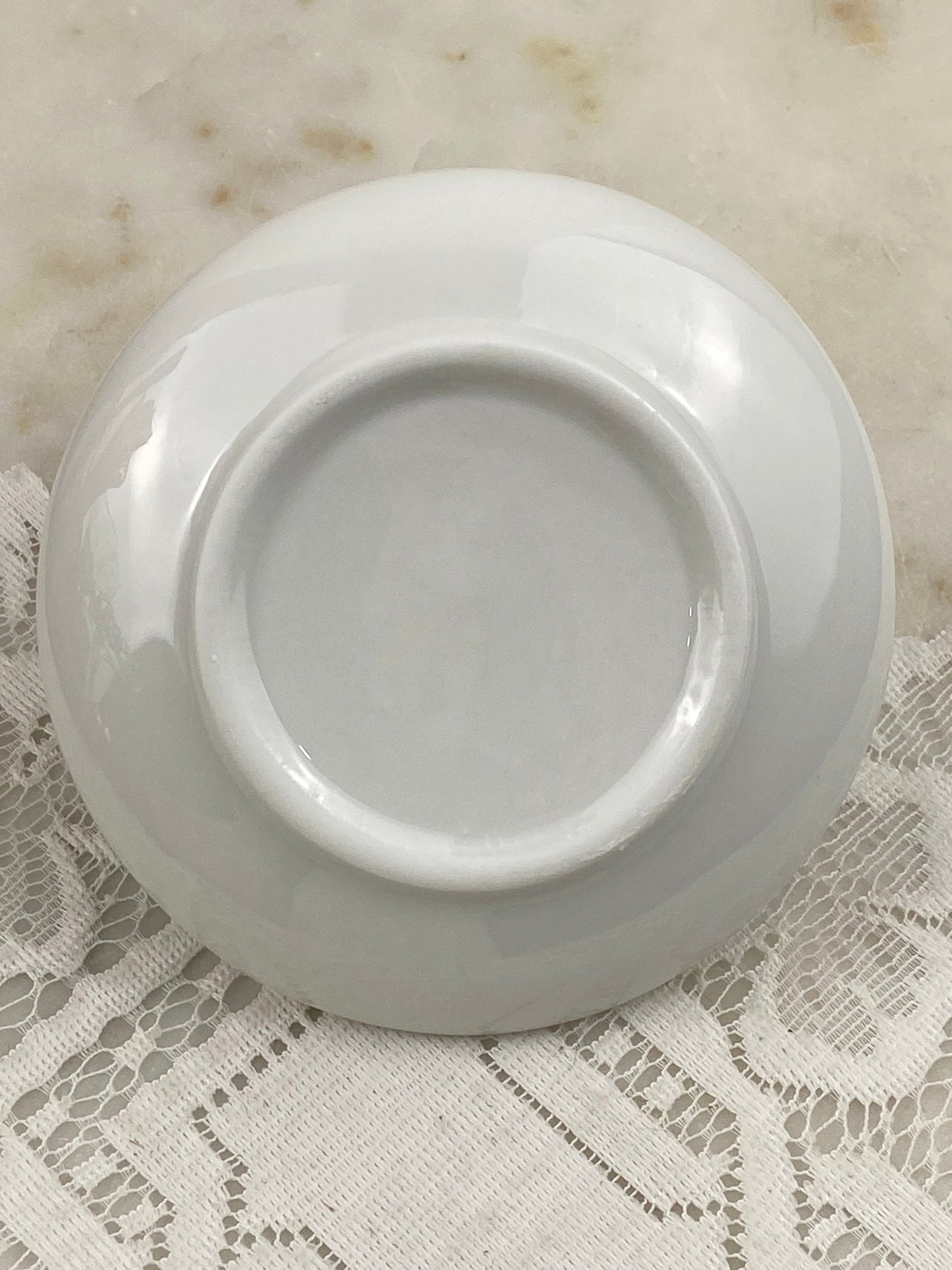 Small White Ceramic Llama-Shaped Jewelry Holder