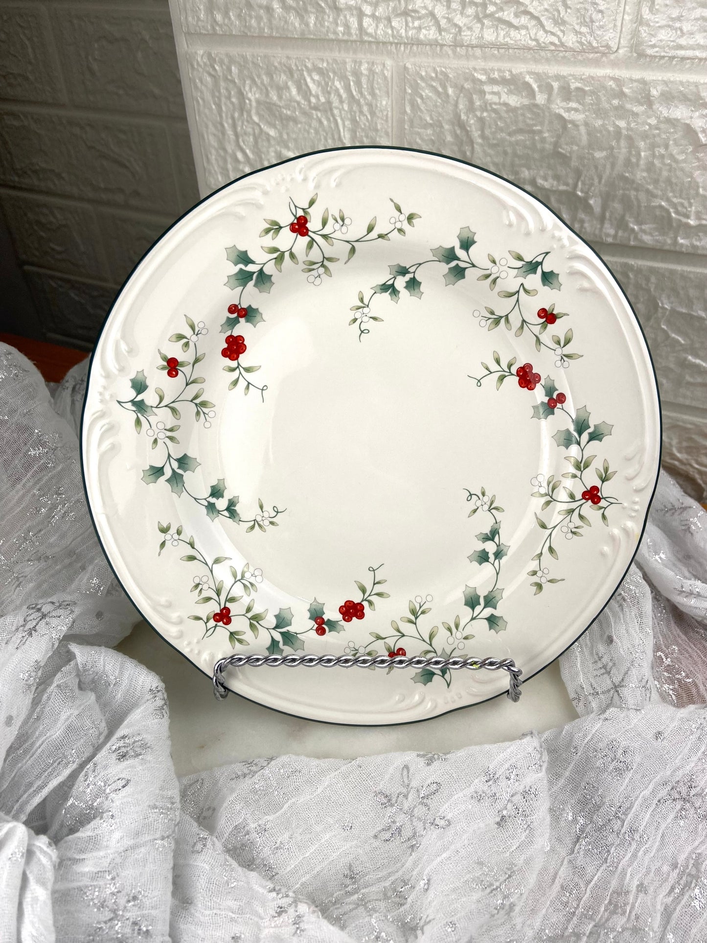 1 x Place Setting ‘Winterberry’ Christmas Dinner Set by Pfaltzgraff