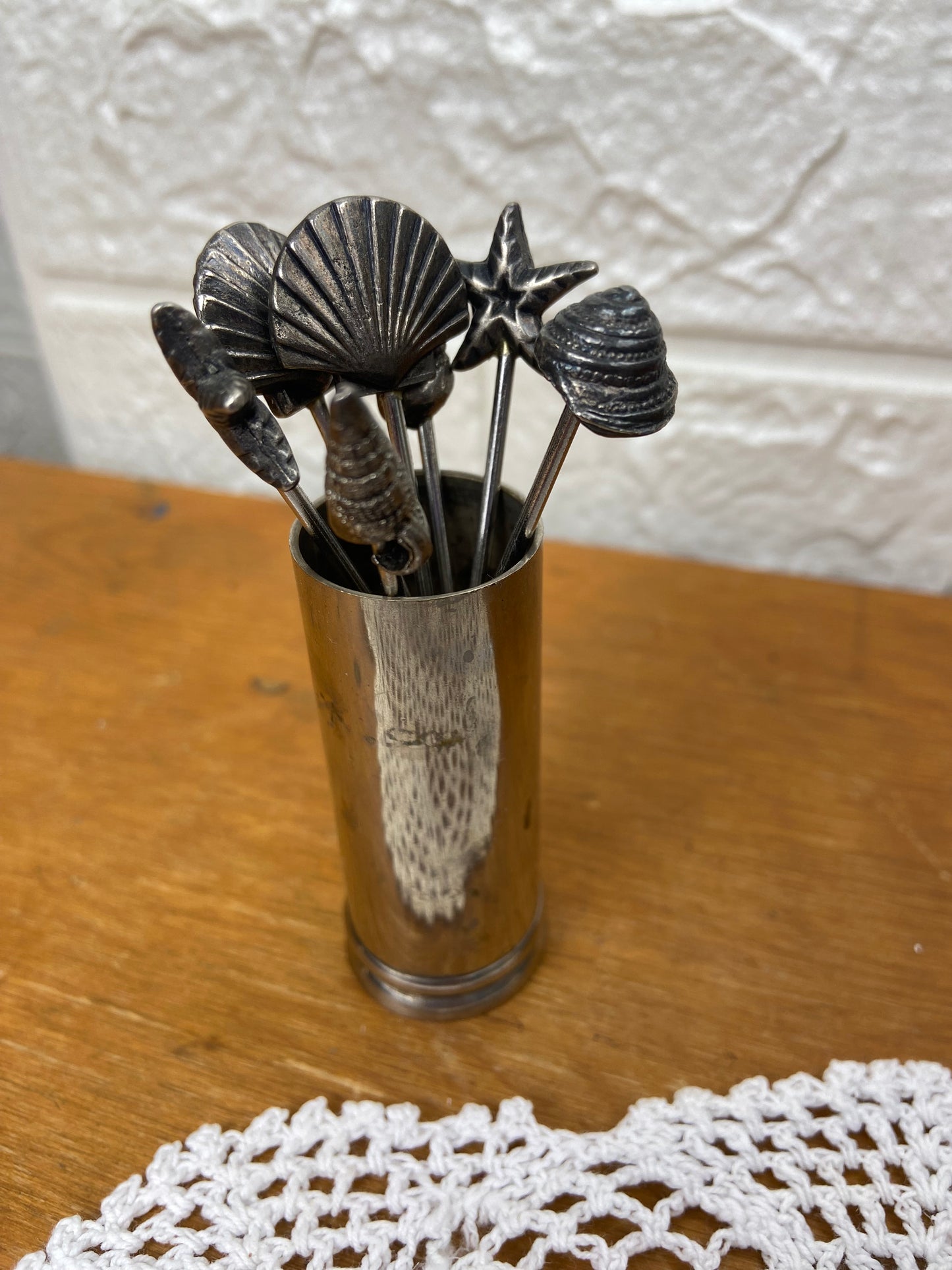 Metal  Cocktail Forks with Seashell Embellishment (Set of 7)