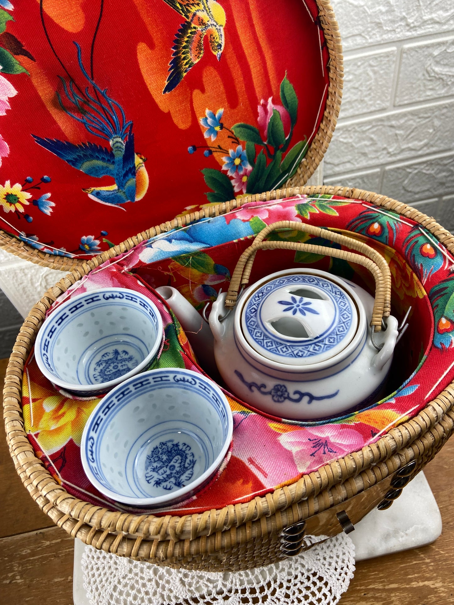 4 x Piece Chinese Tea Set with Padded Wicker Basket