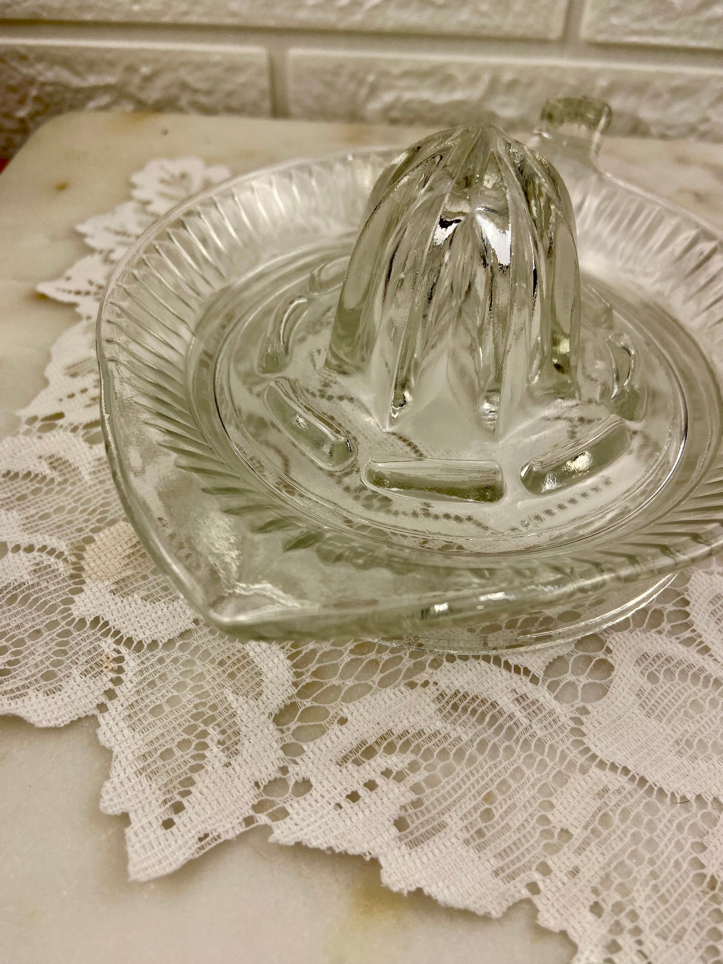 Ribbed Glass Juicer / Reamer with Handle and Pour Spout
