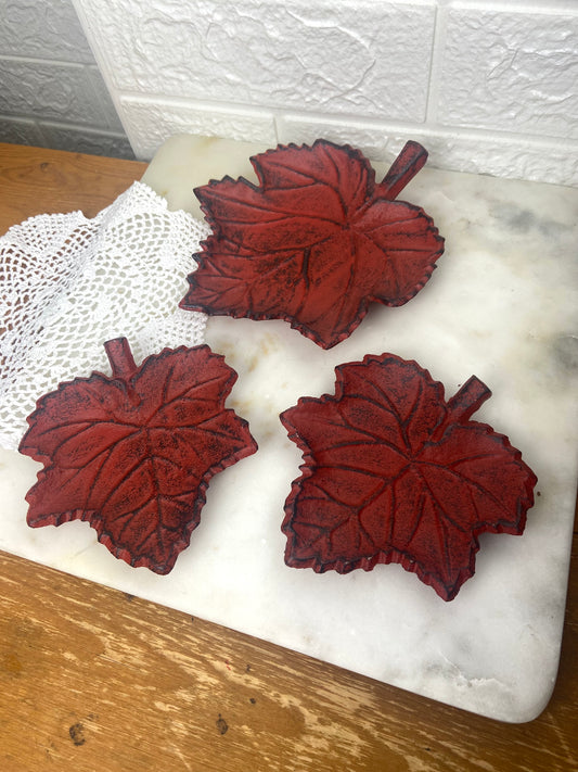 Set of 3 x Cast Iron Leaf Plates | Nesting