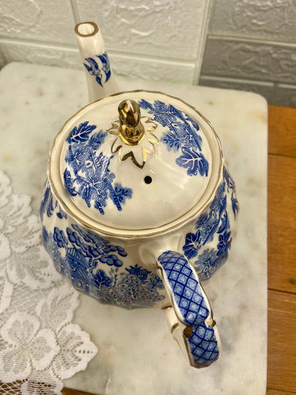 Sadler Porcelain Teapot | Blue Willow Pattern
