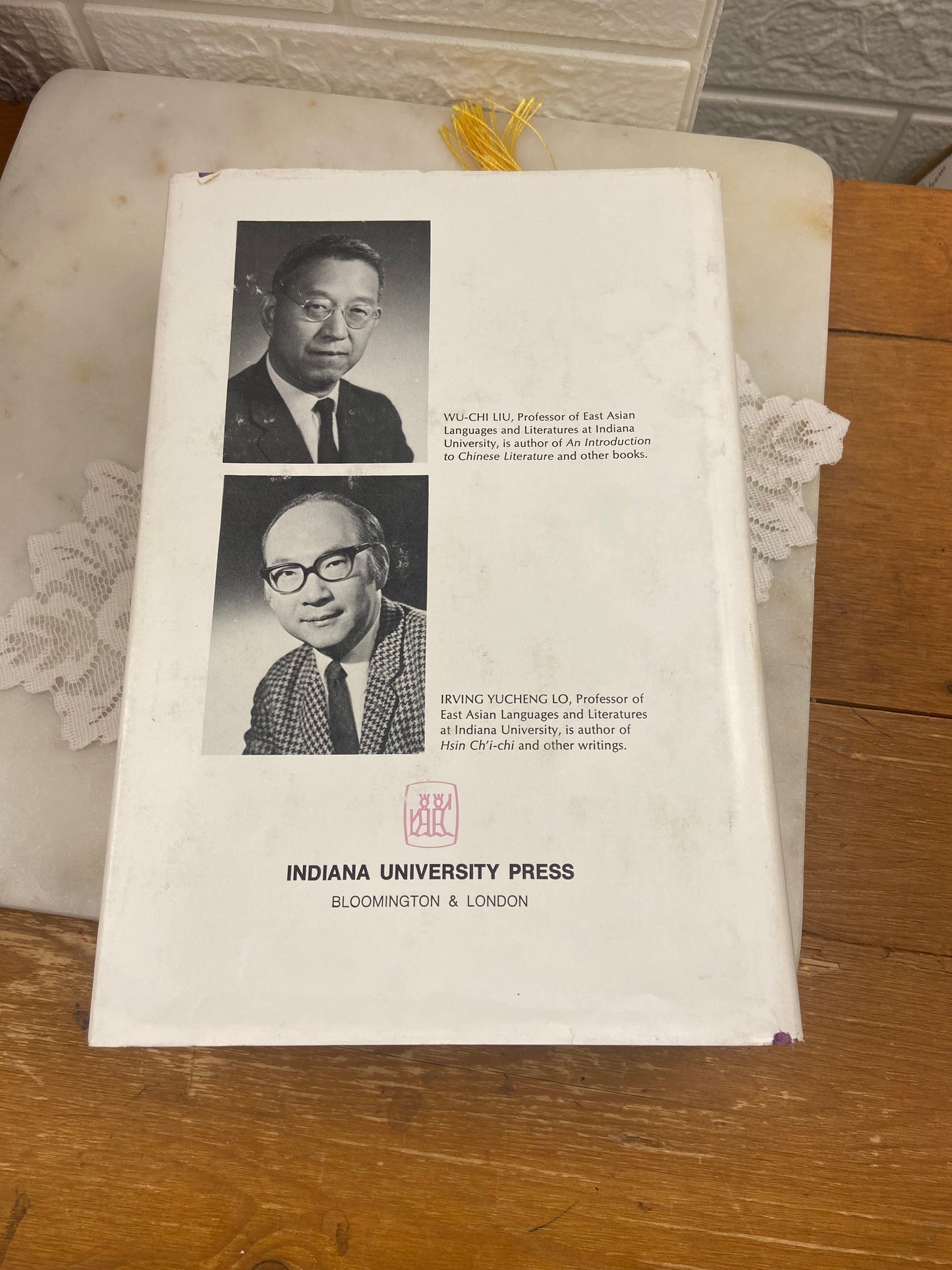 Sunflower Splendor: Three Thousand Years of Chinese Poetry Co-edited by Wu-chi Liu & Irving Lo