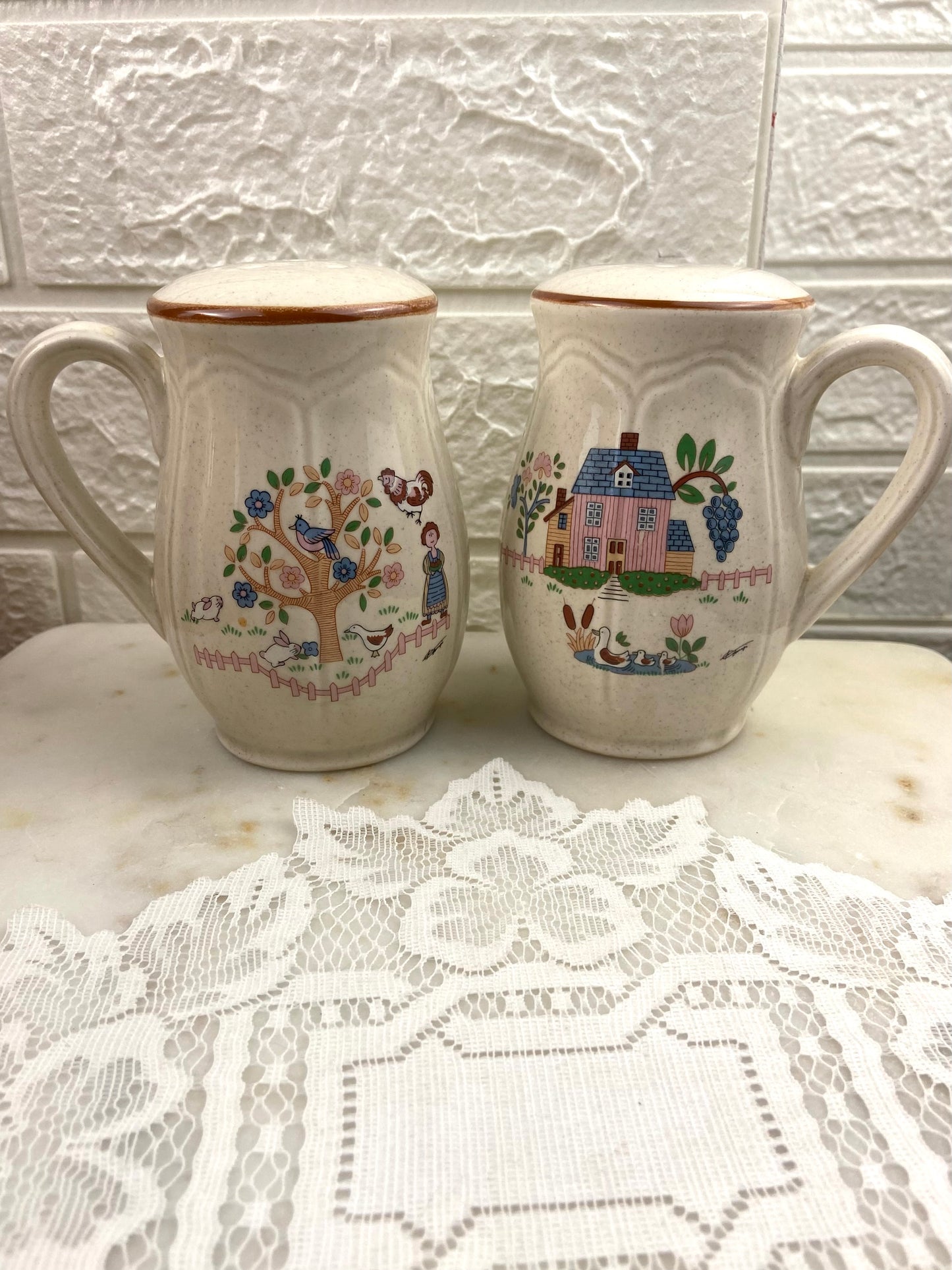 Pair of Jamestown Country Home Collection Salt & Pepper Shakers