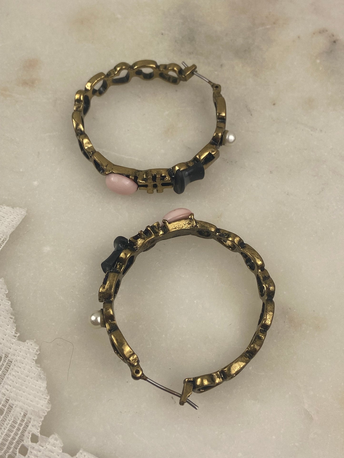 Betsey Johnson Top Hat Charm Earrings [Hinged Earwire]