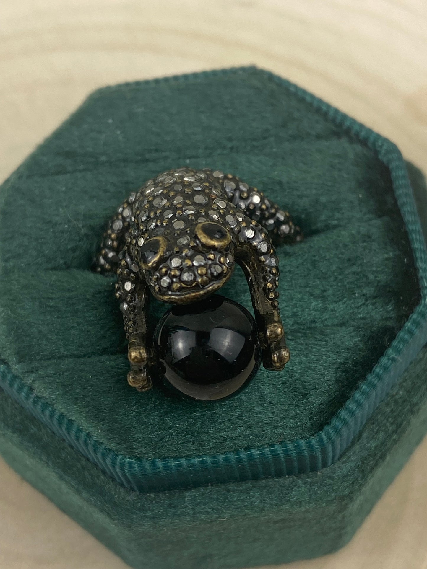 Vintage Avon ‘Wild Safari Critters’ |Metal Frog Ring with Faux Onyx Spinning Black Ball [Size 7]