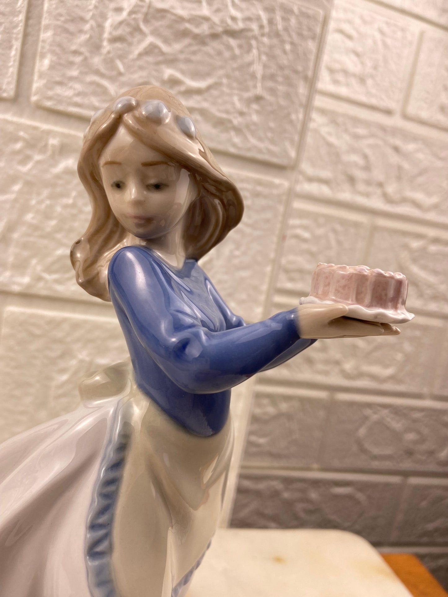 Lladro Porcelain Figurine | Puppy’s Birthday, Girl with Cake #1045